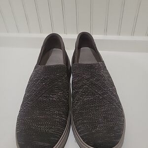 BZees Slip On size 6.5